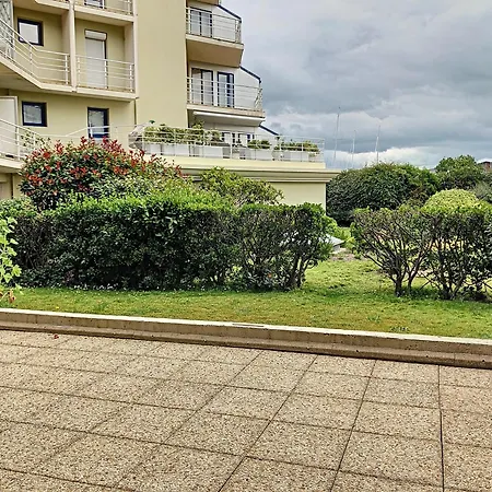 Moderne Avec Terrasse Et Parking, Au Coeur De Granville, A Deux Pas De La ! - Fr-1-361-77 アパート *