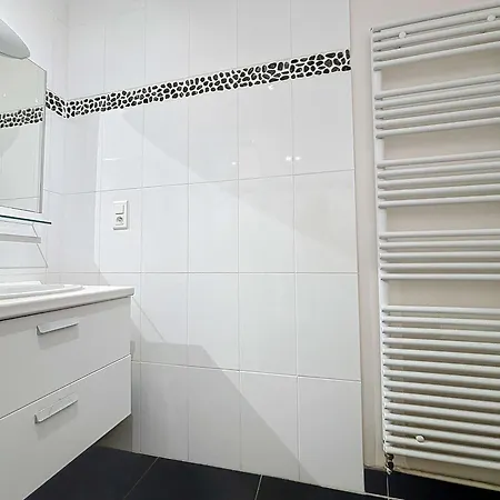 Moderne Avec Terrasse Et Parking, Au Cœur De Granville, à Deux Pas De La ! - Fr-1-361-77 Apartamento