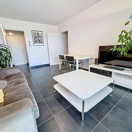Moderne Avec Terrasse Et Parking, Au Cœur De Granville, à Deux Pas De La ! - Fr-1-361-77