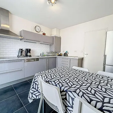 Moderne Avec Terrasse Et Parking, Au Cœur De Granville, à Deux Pas De La ! - Fr-1-361-77 *