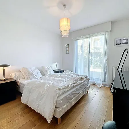Moderne Avec Terrasse Et Parking, Au Cœur De Granville, à Deux Pas De La ! - Fr-1-361-77 *