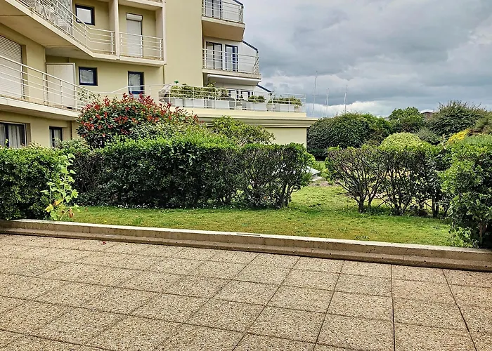 Moderne Avec Terrasse Et Parking, Au Coeur De Granville, A Deux Pas De La ! - Fr-1-361-77 דירה *