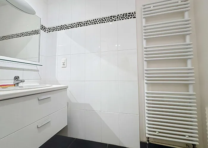 Moderne Avec Terrasse Et Parking, Au Coeur De Granville, A Deux Pas De La ! - Fr-1-361-77 公寓