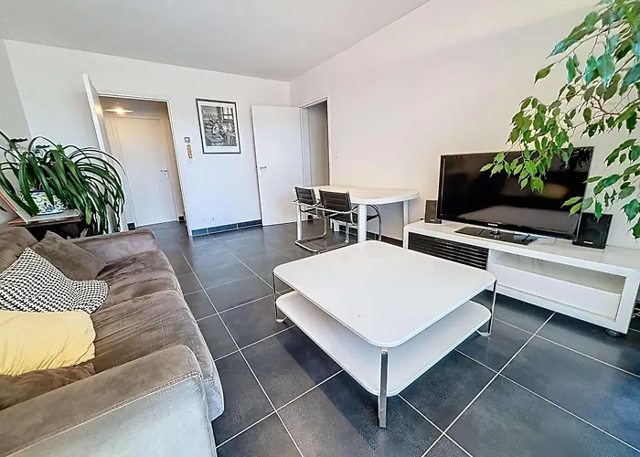 Moderne Avec Terrasse Et Parking, Au Coeur De Granville, A Deux Pas De La ! - Fr-1-361-77