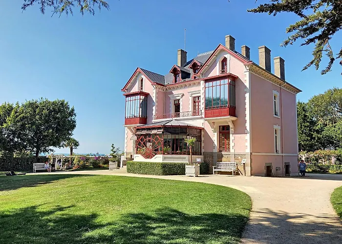 Moderne Avec Terrasse Et Parking, Au Coeur De Granville, A Deux Pas De La ! - Fr-1-361-77 * 格朗维尔